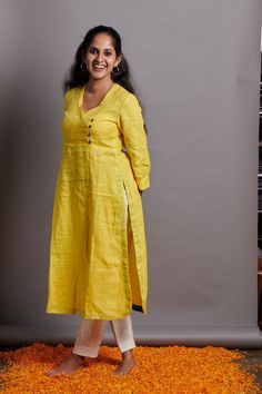 Plain Kurti Designs, Simple Indian Suits, New Dress Pattern, Kurta Patterns, 28 Inch Waist, Saree Blouse Neck Designs, Anarkali Dress Pattern, Simple Kurta Designs, Fancy Sarees Party Wear