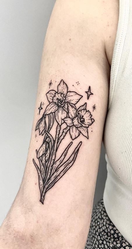 Floral Tattoo Arm Placement, Black And Grey Daffodil Tattoo, Flower Tattoos With Quotes, Cute Daffodil Tattoos, Daffodil Hand Tattoo, Daffodil And Bee Tattoo, Under Knee Floral Tattoo, Bell Flowers Tattoo, Narciccus Flowers Tattoo