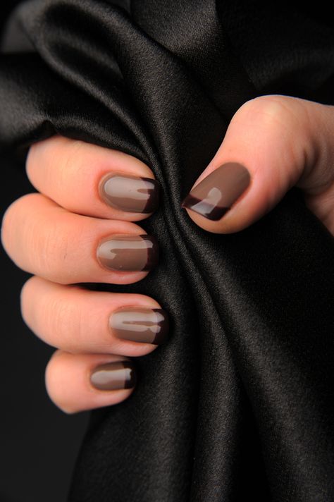 Brown French Nails...would love to wear this mani with layered brown and black fall outfits Trendy Hairdos, Fresh Hairstyles, Black French Nails, Effortless Waves, Short Nails Art, French Nail Designs, Black French, Popular Nails, Short Nail Designs