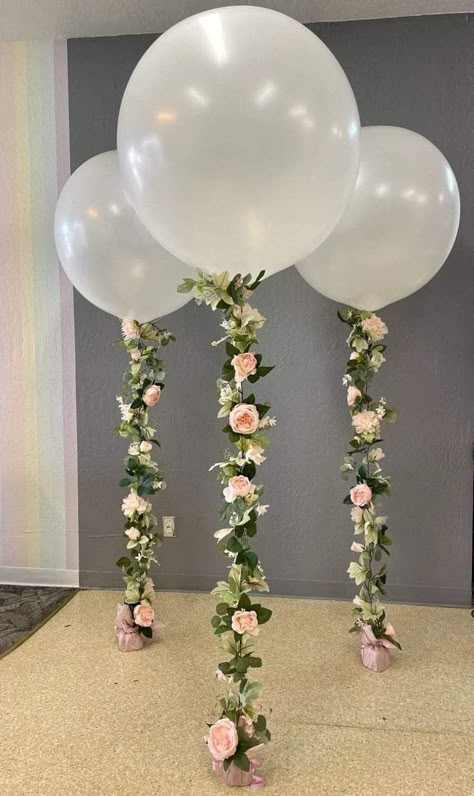 Balloons With Wisteria Flowers, Backdrops For Bridal Shower Diy, Flower Decor Party, Balloons With Flowers Hanging, Floral Birthday Party Decorations Diy, Birthday Decoration Ideas Flowers, Ballons Flowers Decoration, Balloon Arch With Paper Flowers, Quince Decorations Diy