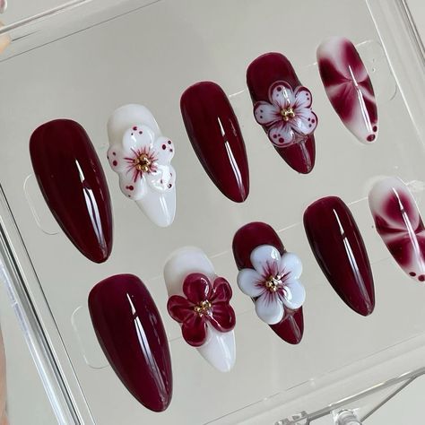 Last Of Summer Nails, 3d Sculpted Flower Nails, 3d Sculpture Nail Art, Accessory Nail Art, Red Nails With 3d Design, Pretty Gel Nails Simple, 3d Flowers Nail Art, Red 3d Nail Art, Cute Nails 3d