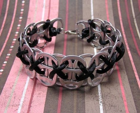 Tab Bracelet, Soda Tab Crafts, Can Tab Crafts, Punk Fashion Diy, Pop Tab Crafts, Soda Tab, Shoe Lace Patterns Star, Monster Crafts, Pop Tabs