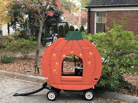 Coffin Wagon Halloween, Decorating Wagon For Halloween, Halloween Wagon Ideas, Halloween Bicycle, Halloween Wagon, Wagon Decor, Halloween 23, Biggest Pumpkin, Bicycle Trailer