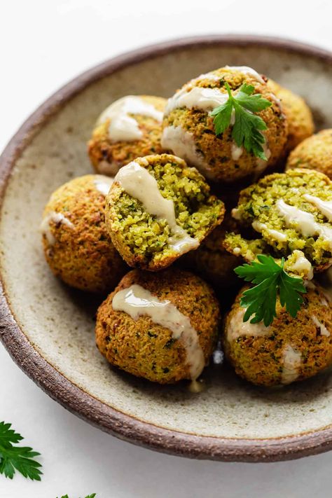 Air Fryer Falafel Recipe, Air Fryer Falafel, Falafel Vegan, Best Junk Food, Lentil Dishes, Hearty Lunch, Falafel Recipe, Grain Free Recipes, Air Fryer Recipes Healthy