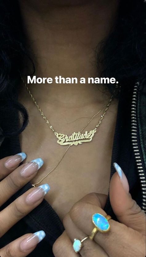 Xoxo Jewelry, Dope Jewelry Accessories, Necklace Aesthetic, Wrist Jewelry, Nameplate Necklace, Piercings Jewelry, Jewelry Accessories Ideas, Dope Jewelry, Jewelry Fashion Trends