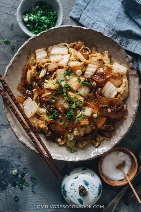 Braised napa cabbage with glass noodles Napa Cabbage Recipes, Hot Spices, Asian Vegetables, Sweet Potato Noodles, Glass Noodles, Napa Cabbage, Chinese Cabbage, Comfort Dishes, Savory Sauce