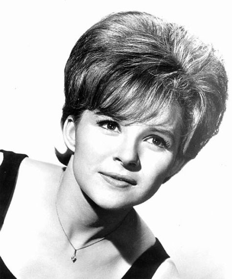 Brenda Lee, is an American performer and the top-charting female vocalist of the 1960s. She sangrockabilly, pop and country music, and had 47 US chart hits during the 1960s, a number surpassed only byElvis Presley, The Beatlesand Ray Charles.[1] She is best known for her 1960 hit "I'm Sorry", and 1958's "Rockin' Around the Christmas Tree", a US holiday standard for more than 50 years. Connie Francis, Brenda Lee, American Bandstand, Loretta Lynn, Beatles Songs, Music Memories, Country Music Stars, Country Artists, Jambalaya