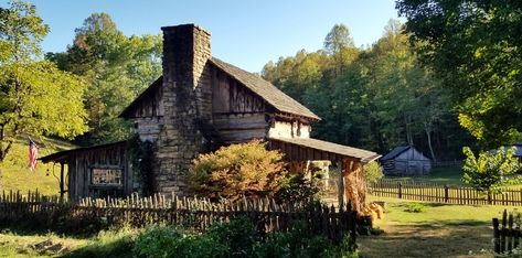 Appalachian House, Appalachian Farmhouse, Appalachian Home, Appalachian Farm, Appalachian Living, Appalachian Homestead, House Pictures, Vacation Cottage, Pic Art