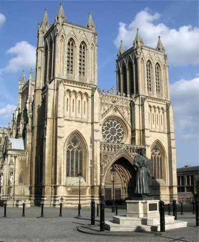 Bristol Cathedral Bristol Cathedral, Famous Buildings, Gate House, English Design, Listed Building, River Thames, Country Estate, Brutalism, St Mary