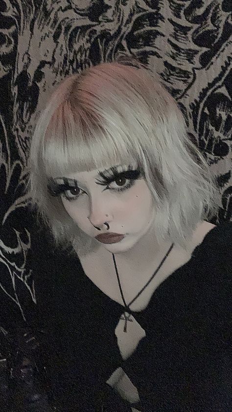 Blond Goth, Wave Makeup, Blonde Goth, Goth Subculture, Alt Makeup, Romantic Goth, Emo Makeup, Punk Hair, Goth Girl