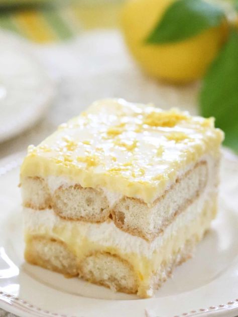 Cake With Ladyfingers, Mini Patisserie, Lemon Tiramisu, Italian Baking, Lemon Icebox Cake, Mascarpone Cake, Lemon Dessert Recipes, Tiramisu Recipe, White Apron