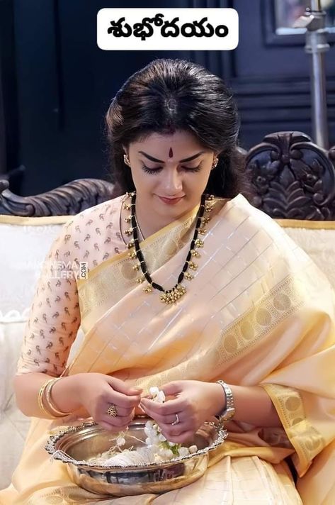 Keerthi Suresh, Keerthy Suresh, Black Beads Mangalsutra, Black Beads Mangalsutra Design, Gold Mangalsutra Designs, Indian Saree Blouses Designs, Silk Saree Blouse Designs, Elegant Blouse Designs, Indian Jewellery Design Earrings