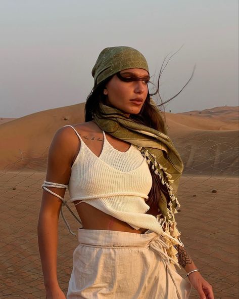 Sahara Desert Outfit, Morocco Travel Outfit, Egypt Outfits, Desert Outfit, Morocco Fashion, Dubai Outfits, Crochet Tank Tops, High Street Style, Cami Set