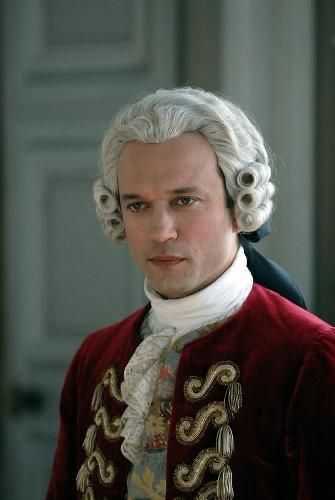 Rococo Hairstyles, 18th Century Hairstyles, Vincent Perez, Pompadour Men, Pompadour Fade, 1700 Fashion, Historical Hairstyles, Hair Trends 2015, 18th Century Costume