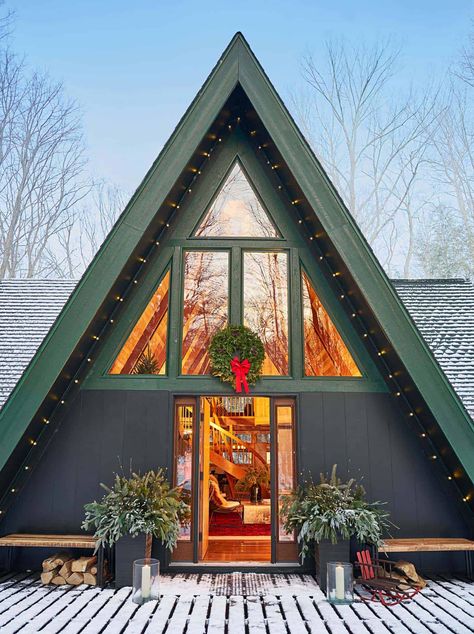 A-frame cabin provides inviting shelter for ski vacations in Michigan Lake Christmas, Lake Tahoe Cabin, Michigan Cottage, Color House, A Frame Cabins, House Lake, Christmas House Lights, Harbor Springs, Midwest Living