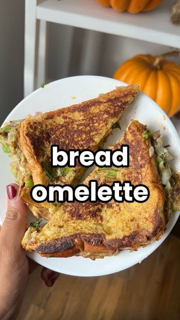 Use Up Eggs, Bread Omelette, Sandwich Hacks, College Meals, Healthy Snacks Recipes, Quick Dinner, In The Mood, Chicken Dinner, The Mood