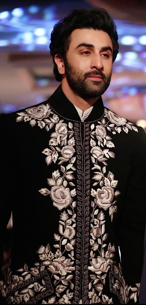 Manish Malhotra : 2018 Mijwan Fashion Show. Manish Malhotra Suits Men, Manish Malhotra Kurta For Men, Manish Malhotra Men, Manish Malhotra Suits, Momo Outfit, Romantic Lights, Wedding Kurta, Wedding Kurta For Men, Arte Yoga