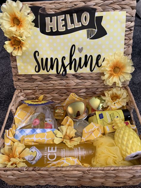 Box of sunshine☀️ Sunshine Box Ideas, Box Of Sunshine Gift, Sunshine Basket, Basket Of Sunshine, Bday Surprise, Basket Decor Ideas, Sunshine Box, Yellow Basket, Mothers Day Baskets