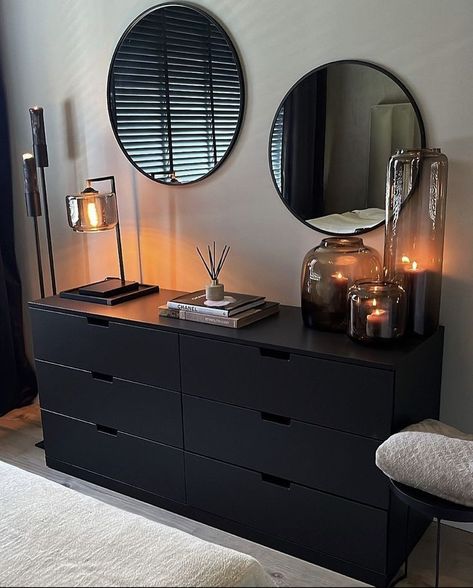 Black Bedroom Decor, Apartment Decorating Living, Apartment Living Room Design, Dark Home Decor, Future Apartment Decor, Apartment Decor Inspiration, Christmas Home Decor, Room Makeover Bedroom, Decor Home Living Room