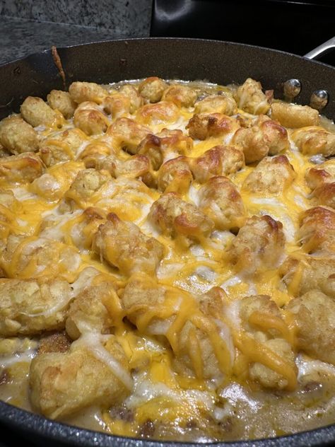 Cheesy Tator Tot Casserole Cooking With Katie Cross, Tater Tot Casserole Easy, Lasagna Tortellini, Tots Casserole, Creamy Lasagna, Cheesy Tater Tot Casserole, Pork Side Dishes, Cheesy Tater Tots, Easy Supper Recipes