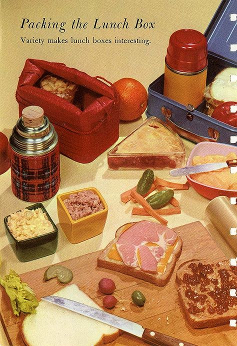 Packing the lunch box sandwiches 1950's Vintage Sandwich, School Lunch 90s, Packed Lunch Aesthetic, 80s Lunchboxes, Vintage Metal Lunchboxes, Vintage Lunch Boxes, Vintage Menu, Whats For Lunch, Making Lunch