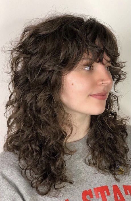 Textured Layers Curly Hair, Wolfcut With Bangs Curly Hair, Feathered Curly Hair, Layered 2b Hair, Shaggy Curly Hair Mid Length, Permed Wolf Cut, Curly Wavy Hair Bangs, Shaggy Wolf Cut Curly Hair, Medium Length Curly Shag Haircuts