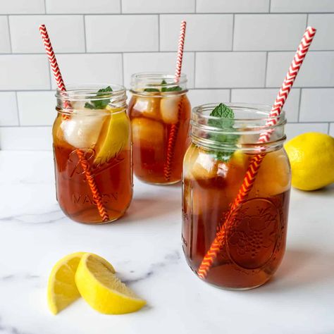 Earl Grey Iced Tea with Honey Wimbledon Party, Summer Entertaining Recipes, Tea With Honey, Hamburger Seasoning, Food Styling Ideas, Easy Easter Recipes, Homemade Iced Tea, Cookout Recipes, Beverage Cart