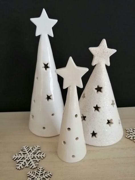 Ceramic Christmas Candle Holder, Ceramic Christmas Tree Decorations, Christmas Pottery Ideas Ceramics, Christmas Ceramics Ideas, Ceramic Pottery Christmas, Clay Christmas Gifts, Christmas Tea Light Holders, Set Of 3 Christmas Trees, Pottery Christmas Trees