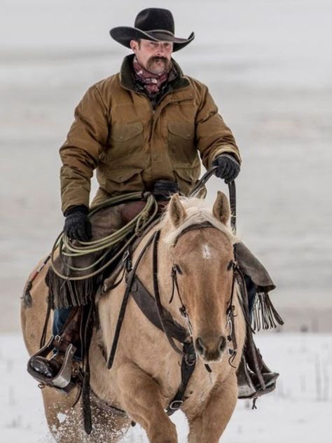 Winter cowboying Happy Horse, American Cowboy, Cowboy Pictures, Real Cowboys, Cowboy Girl, Western Life, Cowboy Horse, Western Riding, Cowboys And Indians