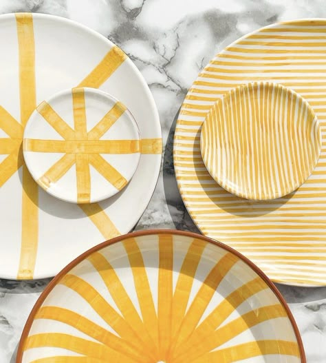 Scandinavian Dinnerware, Yellow Plates, Geometric Pattern Art, Yellow Ceramics, Pottery Crafts, Pottery Classes, Pottery Plates, Plate Design, Gift List