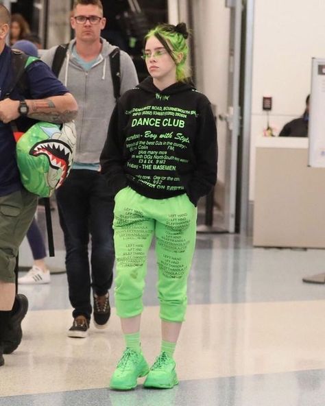 The best Billie Eilish outfits to copy Billie Aesthetic, Billie Eilish Outfits, Billie Eillish, Dance Club, Comfort Blanket, New Green, Just Jared, Green Hair, Neon Green