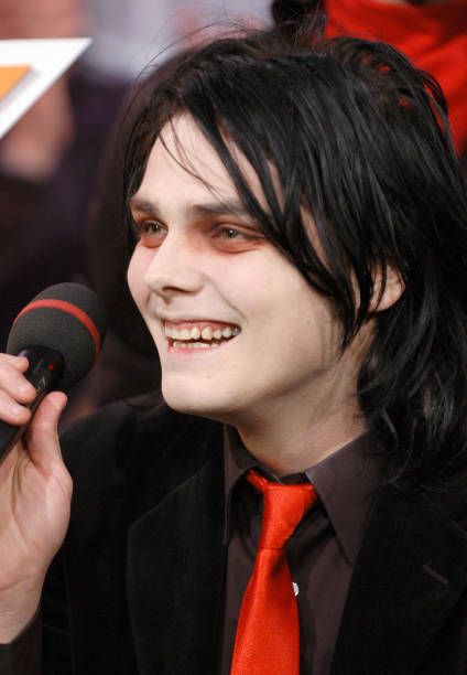 Gerard Way Wife, Do You Know The Muffin Man, Times Square New York City, Gerald Way, X Men Evolution, Me As A Girlfriend, Gerard Way, Emo Bands, Side Profile