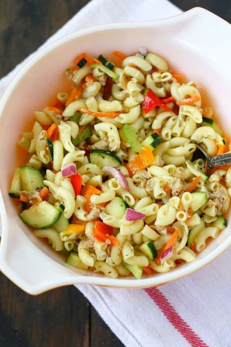 easy no mayo macaroni salad recipe Mayo Macaroni Salad, Healthy Macaroni Salad, Pasta Salad Dressing Recipe, Mayo Pasta Salad Recipes, Pasta Salad For Kids, Salad Macaroni, Easy Macaroni Salad, Cold Pasta Salad Recipes, Easy Macaroni