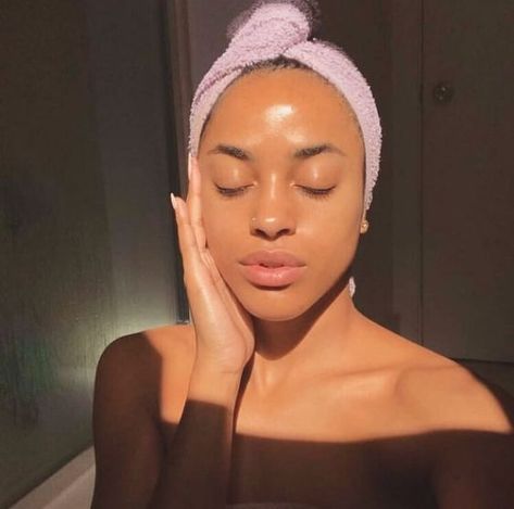 The Future of Glowy Skin is Now (*also try this DIY technique*). | BELLEMOCHA.com Glowy Skin Naturally, Lux Skins, Celebrity Beauty Secrets, Clear Glowing Skin, Glow Skin, Pretty Skin, Dewy Skin, Glowy Skin, Glass Skin