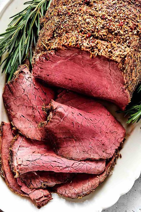 Eye Of Round Roast Round Roast Recipe, Bottom Round Roast Recipes, Grilled Prime Rib, Bottom Round Roast, Eye Round Roast, Hamburger Steaks, Eye Of Round, Sirloin Tip Roast, Cooking Prime Rib