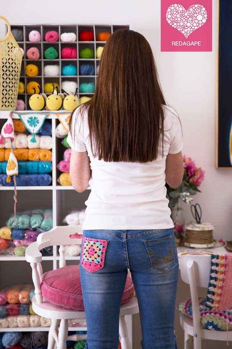 Is there an age limit for wearing this? LOL What an adorable idea!! This is the most brilliant way to add some color to any jeans or black or any other color pants. This is so pretty and original! Crochet Granny Pocket  designed by  RedAgape is  such a cute idea to dress up a pair of jeans! … Granny Square Pocket, Crochet Solid Granny Square, Granny Square Ideas, How To Upcycle Clothes, Pocket Tutorial, Solid Granny Square, Love Ideas, Square Pocket, Crochet Baby Cardigan