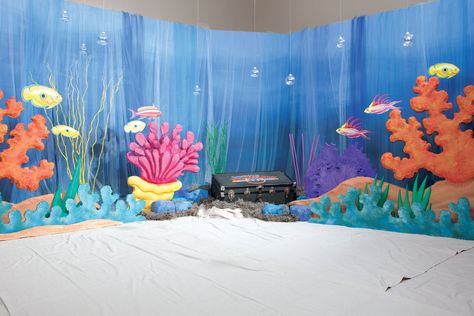 Cenario Deep Sea Discovery Vbs, Ocean Commotion Vbs, Submerged Vbs, Ocean Vbs, Under The Sea Decorations, Hawaiian Party Decorations, Vbs Themes, Underwater Theme, Underwater Scene