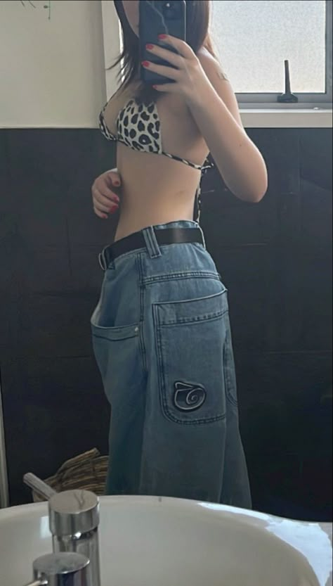 Jnco Jeans Women, Jnco Jeans Aesthetic, Jnco Jeans Outfit Women, Summer Skater Outfits, Jnco Jeans Outfit, Skater Outfits, Jnco Jeans, Skater Jeans, Cool Fits