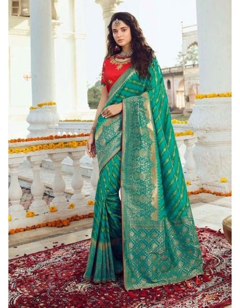 Rama Green Saree Contrast Blouse, Green Saree Contrast Blouse, Rama Green Saree, Saree Contrast Blouse, Indian Designer Sarees, Indian Saree Blouse, Party Sarees, Banarasi Silk Saree, Silk Saree Blouse