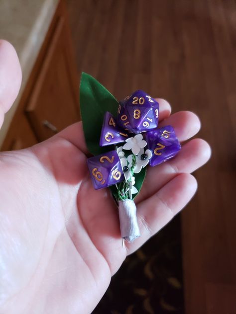 Dice Boutonniere, Fantasy Wedding Favors, Naruto Wedding Theme, Warhammer Wedding, D&d Wedding Theme, Nerd Wedding Ideas, Gamer Wedding Ideas, Dnd Wedding Ideas, D&d Wedding