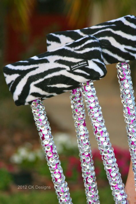 @Vanessa Striefsky: When Life Gives You Lemons, BEDAZZLE IT! (or, How To Bling Out Your Crutches) Crutches Diy, Crutch Covers, Pvc Crafts, Shiney Things, Wheelchair Fashion, Canes Decor, Broken Foot, Hip Problems, Broken Ankle