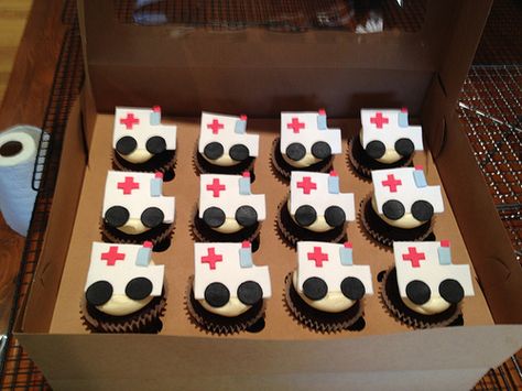 Ambulance cupcakes | by KissMyCupcake Ambulance Party Ideas, Ambulance Party Food, Ambulance Birthday Party Ideas, Ambulance Birthday Party, First Responder Cupcakes, Paramedic Cake, Ambulance Party, Ambulance Cake Ideas, Paramedic Party