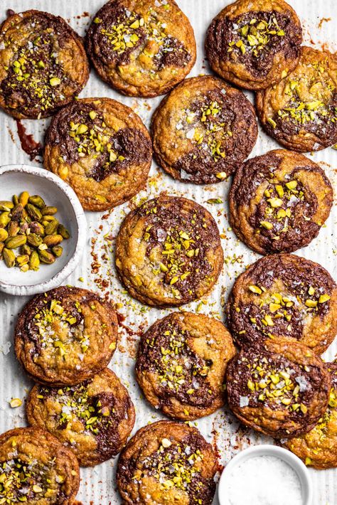 Honey Pistachio Cookies, Pistachio Cornetto, Pistachio Recipes Savory, Pistachio Chocolate Chip Cookies, Italian Pistachio Cookies Recipe, Weird Cookies, Chocolate Pistachio Cookies, Fun Cookie Recipes, Pistachio Cookie