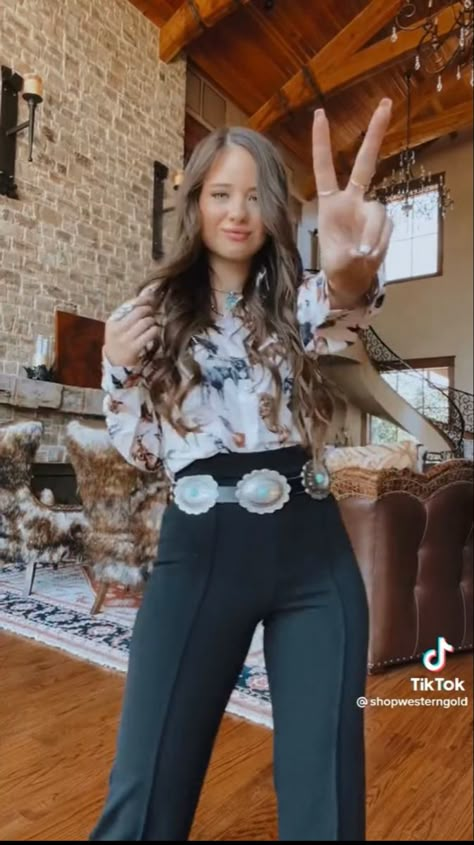 Work Outfits Women Western, Work Western Outfit, Western Outfits Women Interview, Western Style Office Outfits, Womens Western Work Wear, Western Dress Pants Outfit, Punchy Office Outfits, Nashville Work Outfits, Professional Country Outfits Women