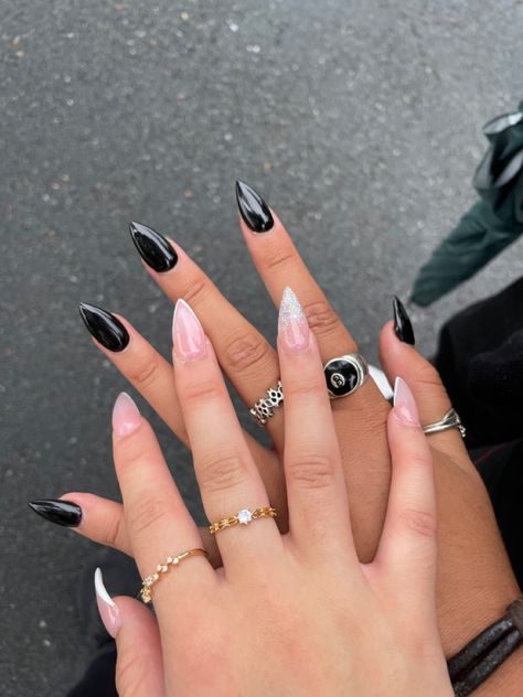 Nails, opposite bff, aesthetic, friends Opposite Gf Aesthetic, Opposite Aesthetics Friends, Pink And Black Girlfriends, Pink And Black Duo Aesthetic, Pink And Black Friends Aesthetic, Opposite Besties Aesthetic, Opposite Girlfriends Aesthetic, Opposite Sisters Aesthetic, Friends With Opposite Aesthetics