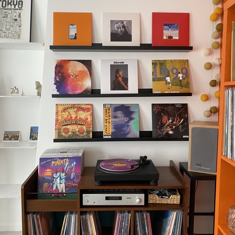 Record Area Living Room, Vinyl Room Aesthetic, Frank Ocean Vinyl, Vinyl Shelves, Vinyl Setup, Home Bar Ideas, Vinyl Shelf, Home Music Rooms, Vinyl Room