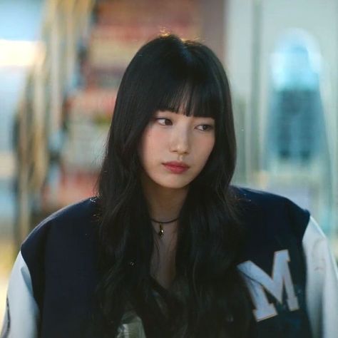 Doona Korean Drama Suzy, Suzy Bae Doona, Bae Suzy Bangs, Lee Doona Outfit, Bae Suzy Hair, Doona Korean Drama Outfit, Doona Bae Suzy, Doona Korean Drama, Suzy Bae Icons