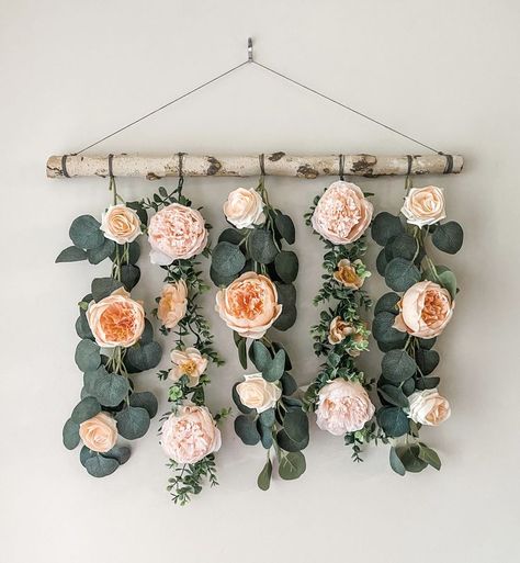 Floral Crafts Diy, Boho Sage Green Bedroom, Colorful Apartment Aesthetic, Flower Wall Decor Diy, Aesthetic Home Decor Ideas, Floral Wall Hanging, Colorful Apartment, Sage Green Bedroom, Flower Wall Hanging