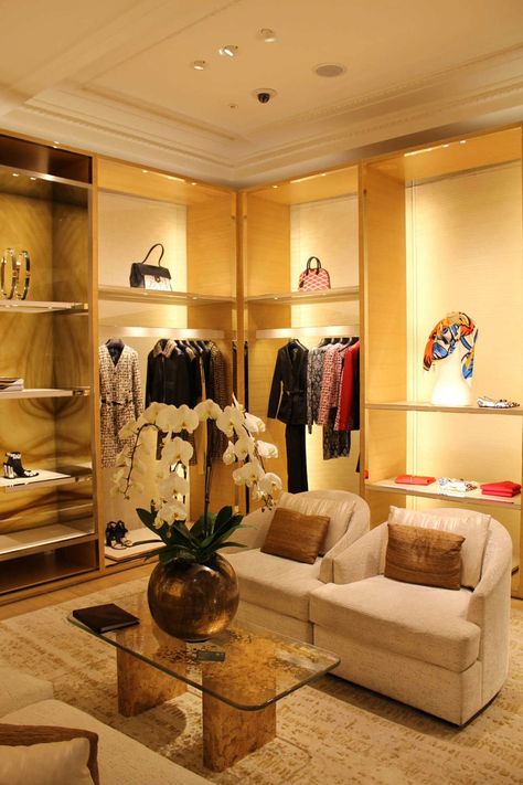 Louis Vuitton Store Interior, Louis Vuitton Boutique, Louis Vuitton Background, Loui Vuitton, Architectural Lighting Design, Louis Vuitton Store, Architectural Lighting, Master Closet, Store Interior