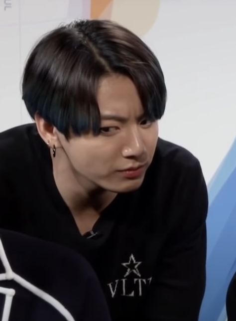 confused jungkook Kpop Confused Face, Jungkook Facial Expressions, Jungkook Furrowed Eyebrows, Jungkook Frowning Face, Jungkook Funny Face Pics, Jungkook Goofy Pics, Jungkook Sassy Pics, Goofy Jungkook, Taehyung Confused Face